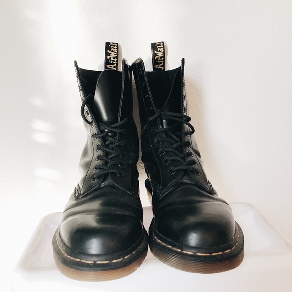 barely worn Doc Martin 1490 10-Eye Boot, size 8 - Picture 3 of 3